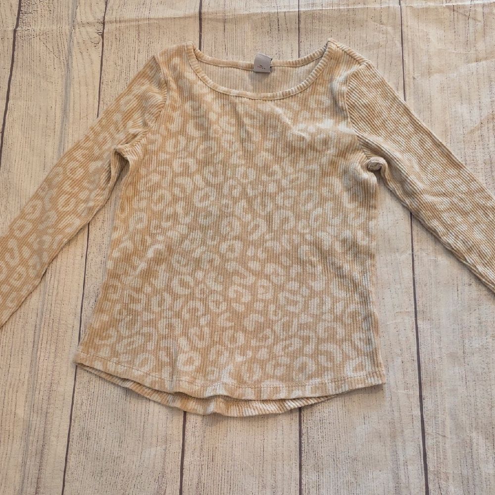 Old Navy Cream Leopard Print Long Sleeve Tee